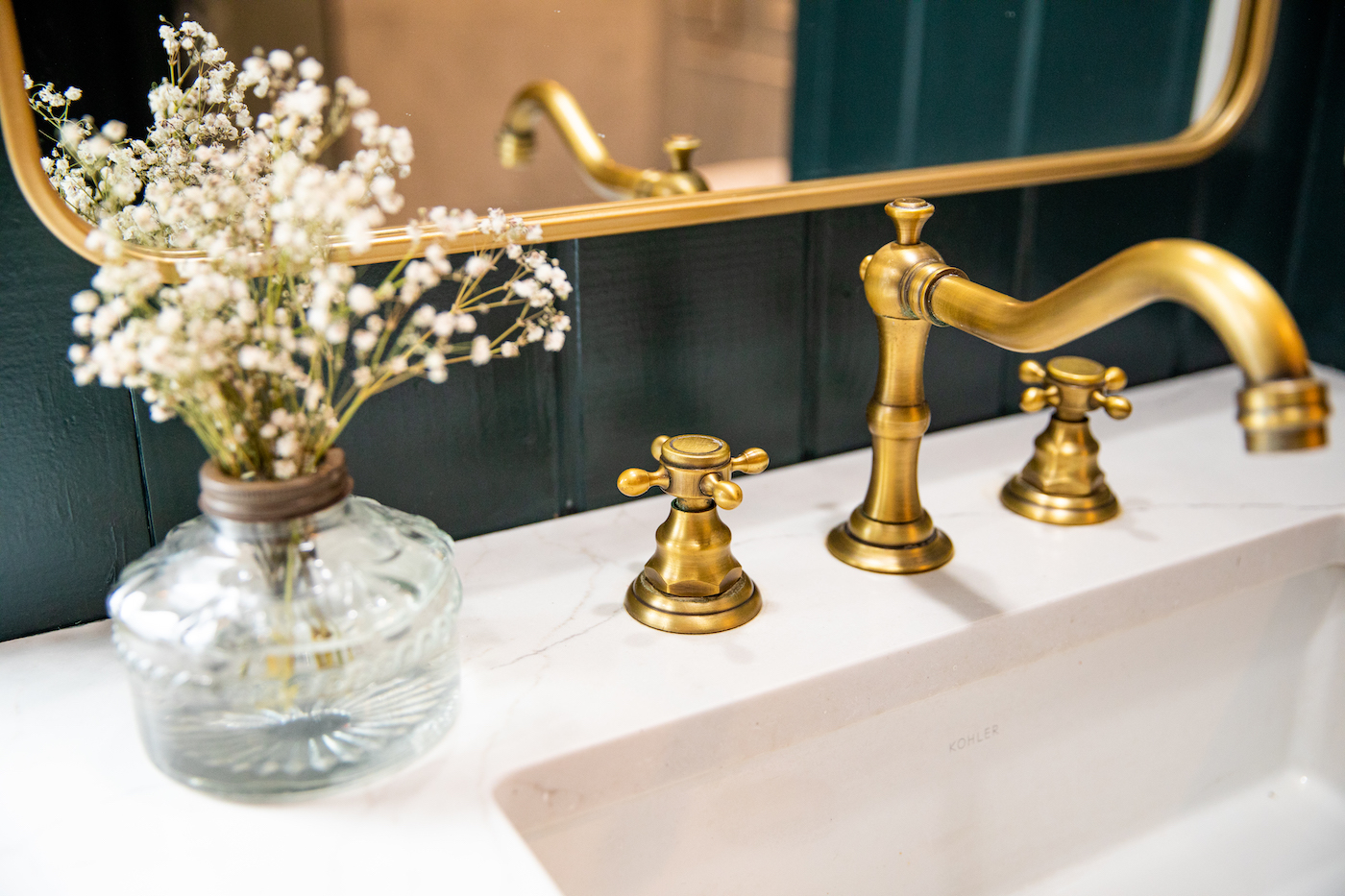 bathroom-sink-detail-gold-faucet-dallas-tx