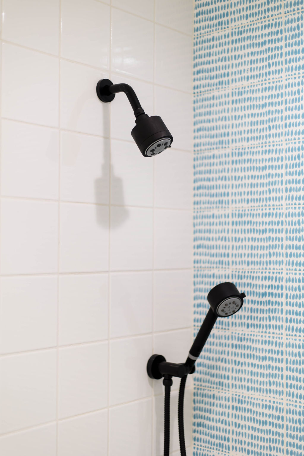 shower-detail-black-showerhead