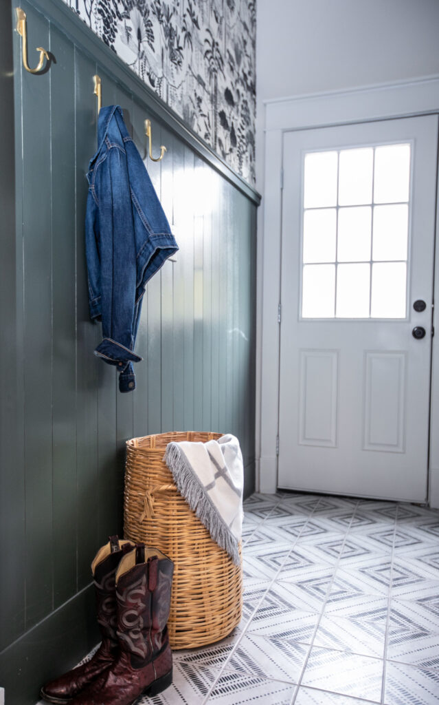 Rear Entryway 1