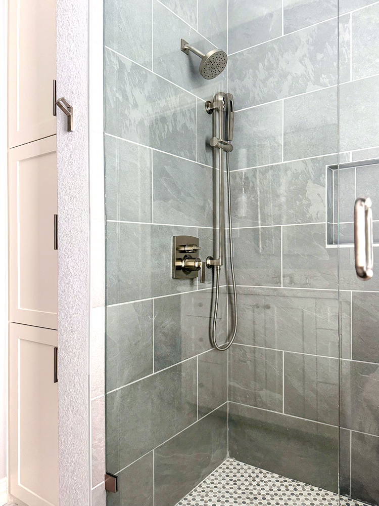 Guest Bathroom 4