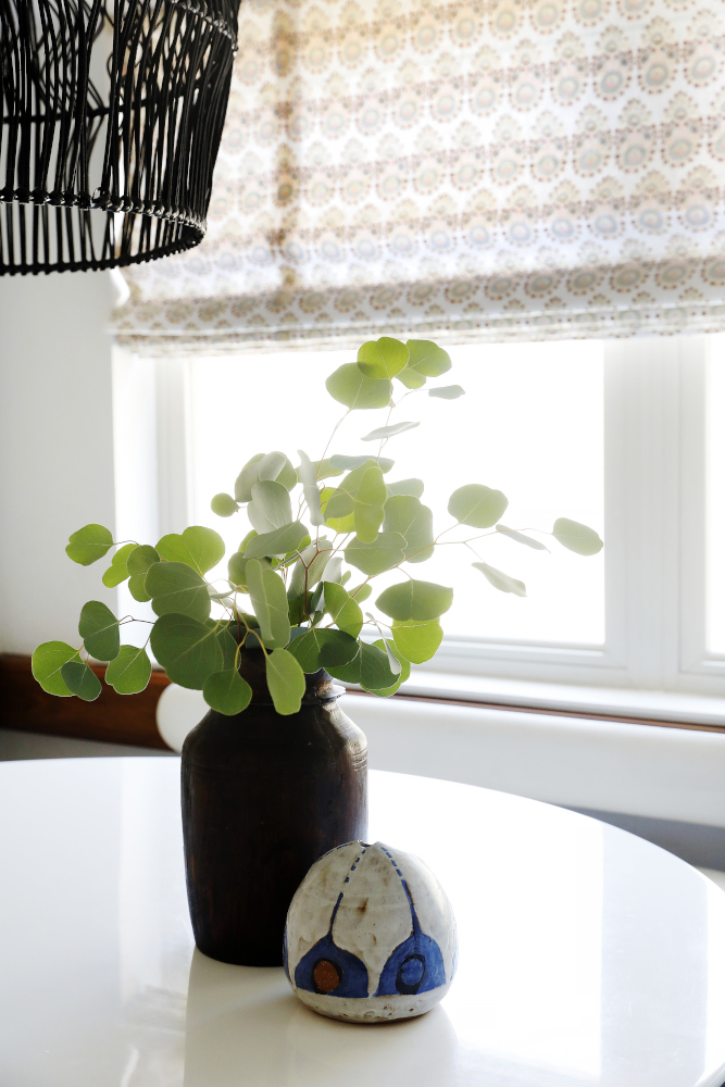 Kitchen Table Decor And Roman Shade